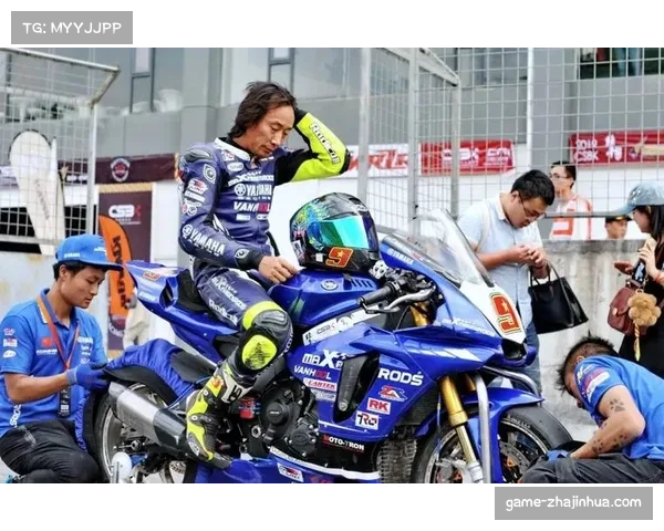 肖进以2分优势险胜黄世钊,获2011CSBK超级摩托车锦标赛总冠军 肖进以2分优势险胜黄世钊,获2011CSBK超级摩托车锦标赛总冠军