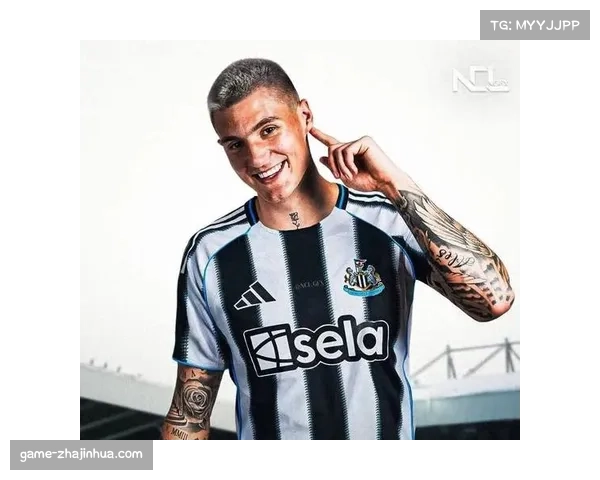 曼联球员谢什科赛后两小时仍为场外球迷签名合影获赞誉